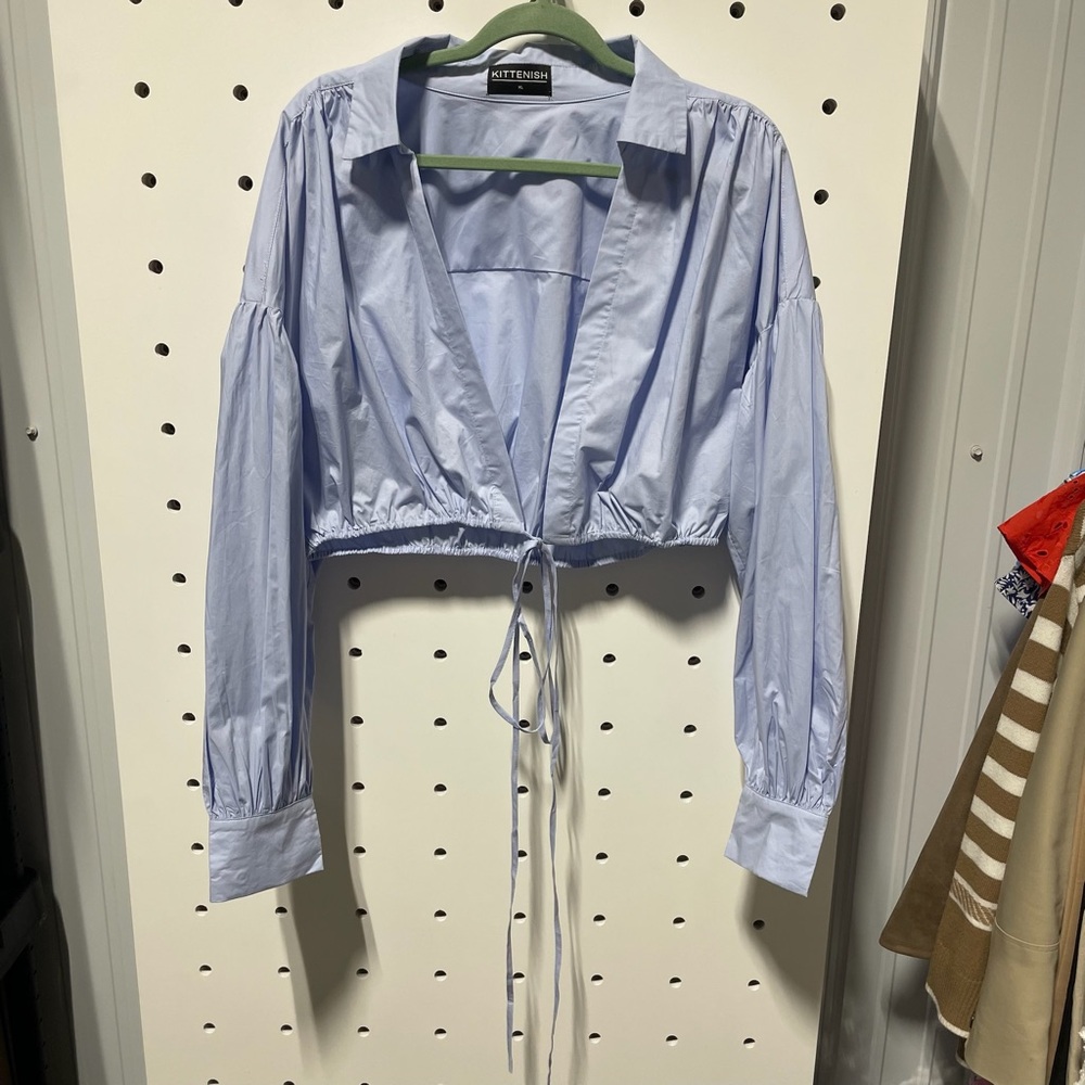 Kittenish Light Blue Cropped Blouse Size XL